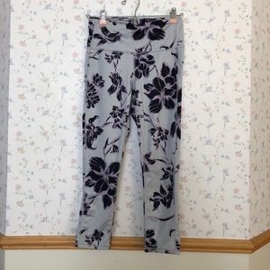 Athleta gray floral cropped leggings